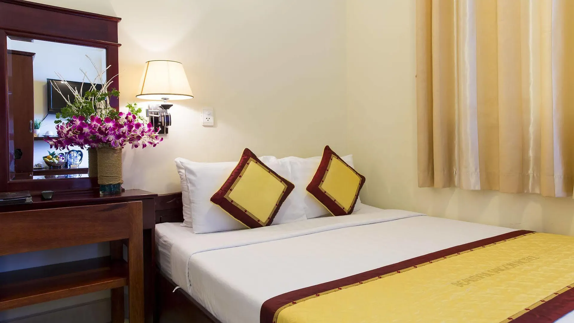 Valentine Luxury Hotel - 31 Bui Vien Street Thành Pho Ho Chí Minh 2*,